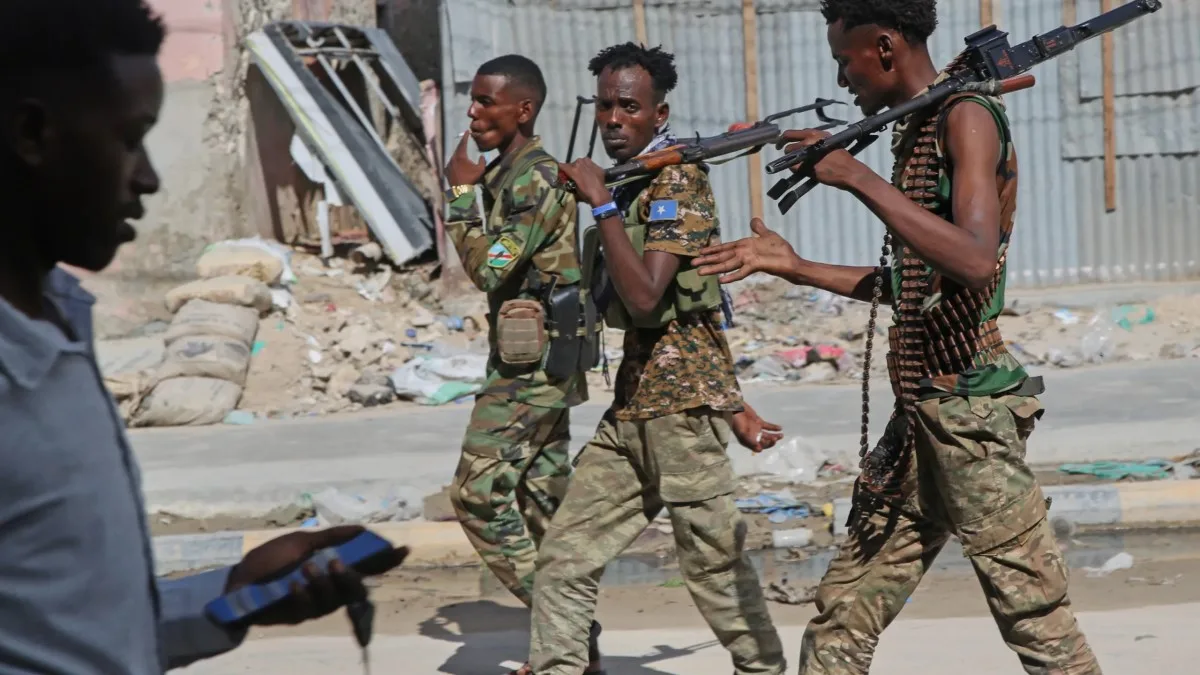 Sawir war oo la xiriira Soomaaliya: Ciidamada Dowladda oo Ka Gaaray Meelo Muhiim ah oo Muqdisho Amid Tension