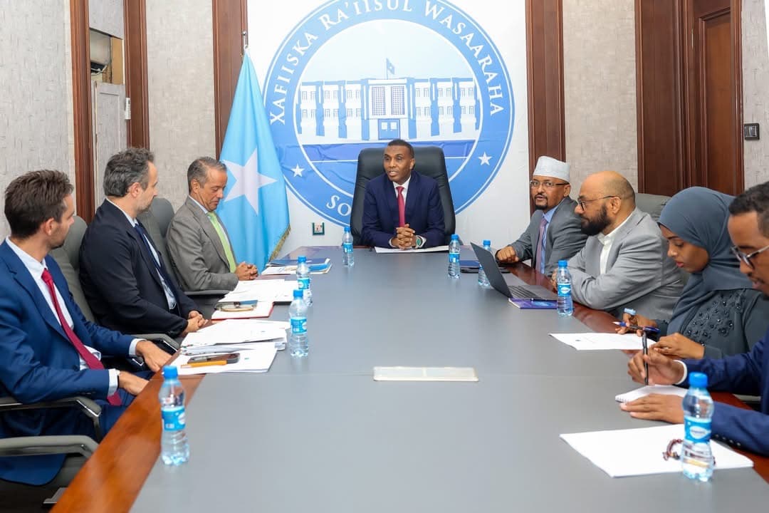 PM Hamza and the Italian Ambassador Discuss in Mogadishu