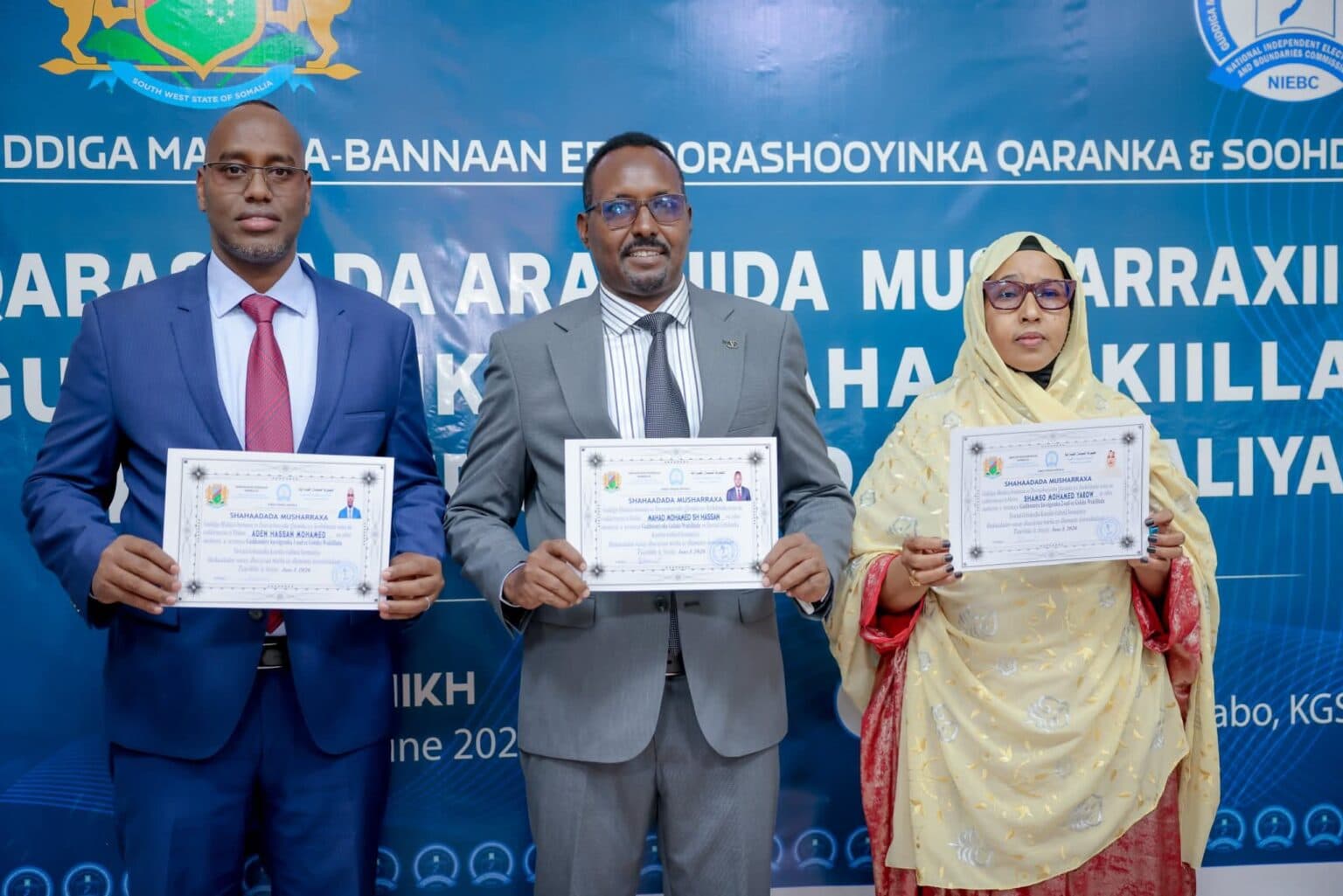 Sawir war oo la xiriira Musharrixiinta Guddoomiyaha Baarlamaanka Koonfur Galbeed oo La Siiyay Shahaadooyinka