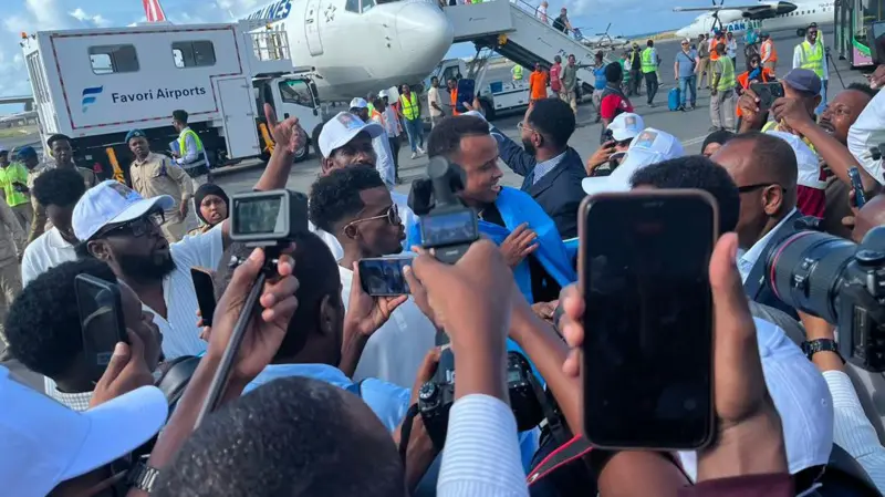 Somaliya oo Ka Muujisay Walwalka Ku Saabsan Diidmada Safarka ee Mareykanka ee Garsooraha Abaalmarinta Ku Guuleystay Omar Artan