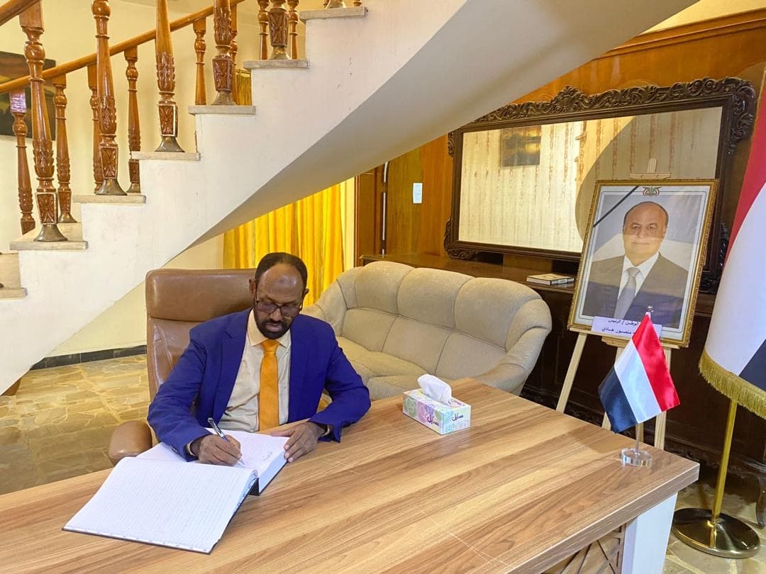 Sawir war oo la xiriira Safaaradda Soomaaliya ee Ciraaq iyo Faransiiska oo Tacsiyeyn u Diray Madaxweynihii Hore
