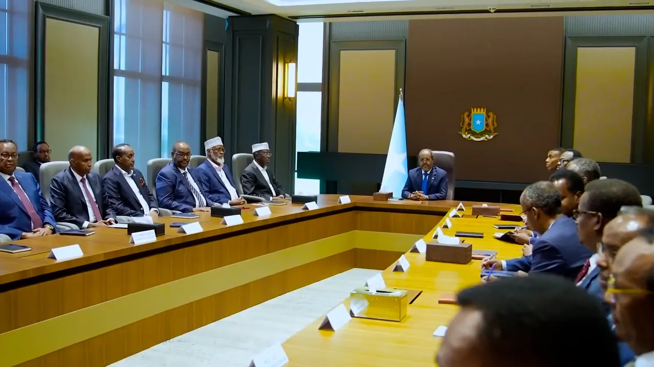 Sawir war oo la xiriira Turkiga oo qorshaynaya inuu Villa Somalia ku qanciyo heshiis siyaasadeed.