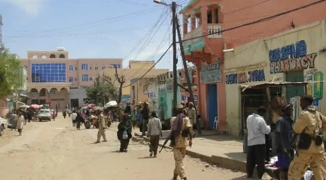 Ciidamo taabacsan Lafta-gareen oo gudaha u galay Magaalada Baydhabo.