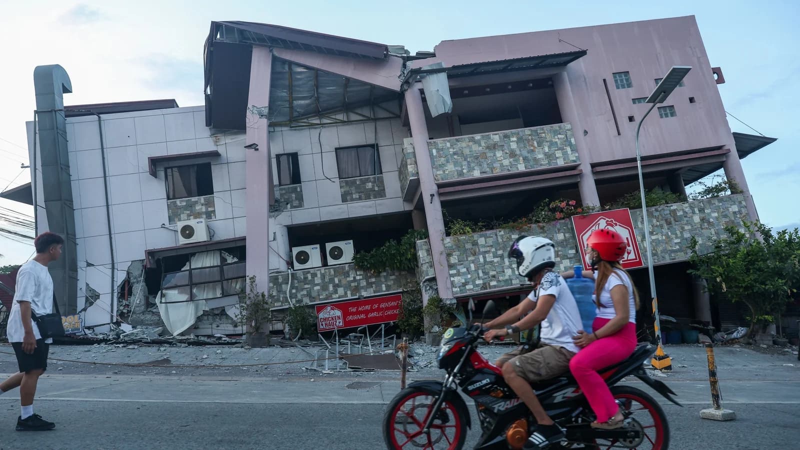 Dhulgariir xooggan oo ka dhacay Filibiin ayaa sababay dhimashada ugu yaraan 32 qof