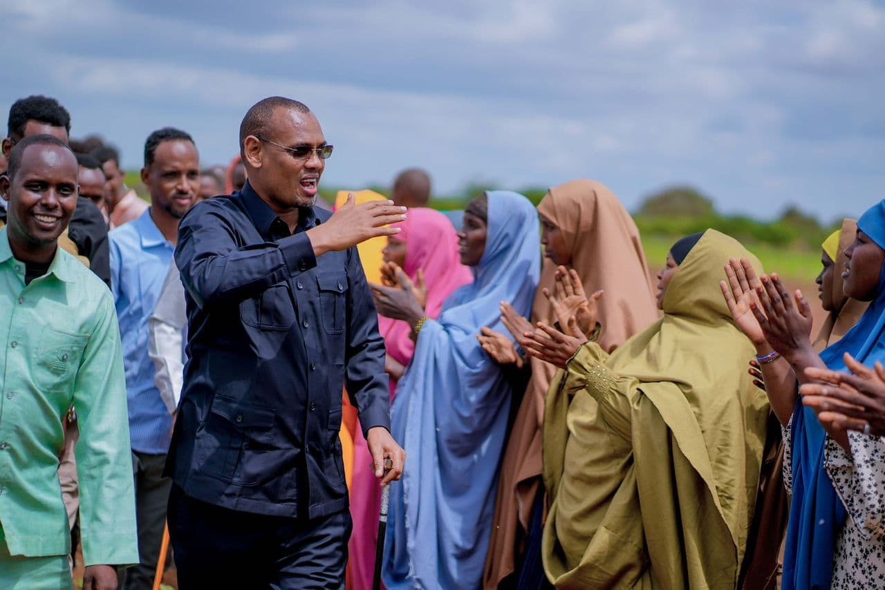 Wasiir Xasan Eelaay oo gaaray Qansaxdheere kana hadlay amniga Koonfur Galbeed
