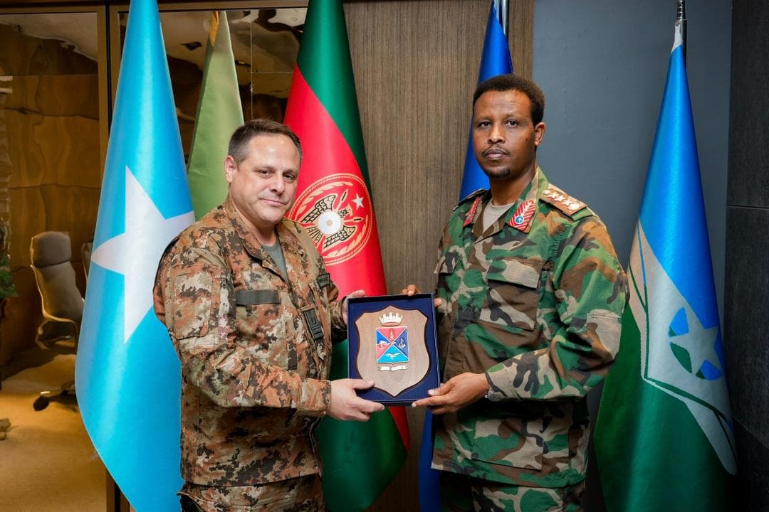 Taliyaha Ciidanka Dhulka XDS oo Muqdisho ku qaabilay wafdi ka socda Dowladda Talyaaniga