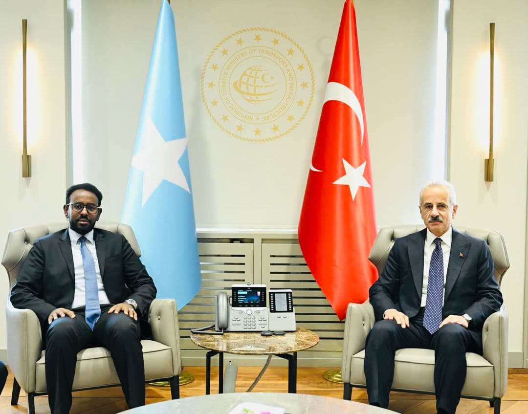 Sawir war oo la xiriira Soomaaliya iyo Türkiye oo Sameeyay Guddiga Farsamada Wadajirka ah si Looga Dhigo