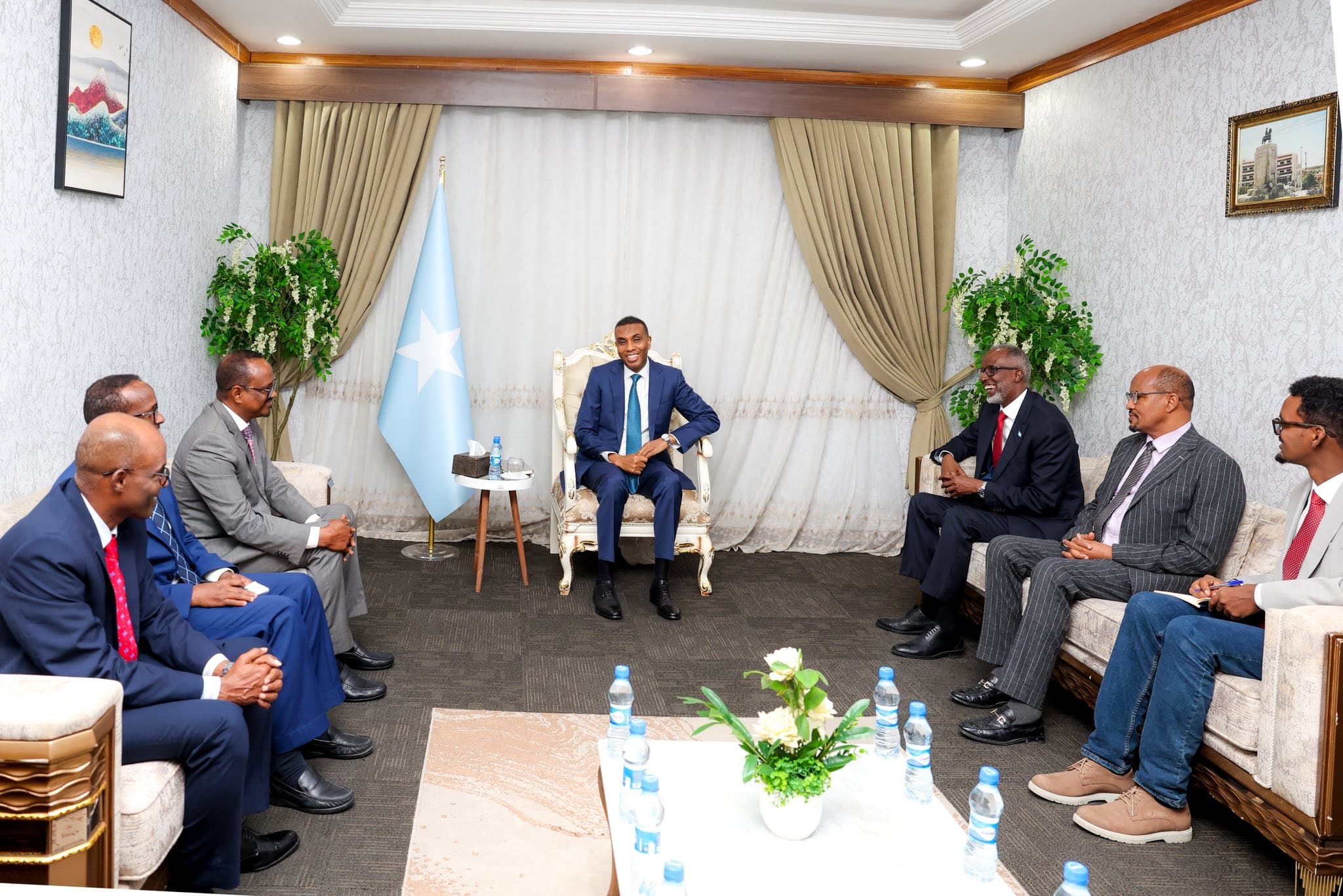 Ra'iisul Wasaaraha Hamza oo Soo Dhaweynaya Safiirka Cusub ee Jabuuti u Fadhiya Soomaaliya