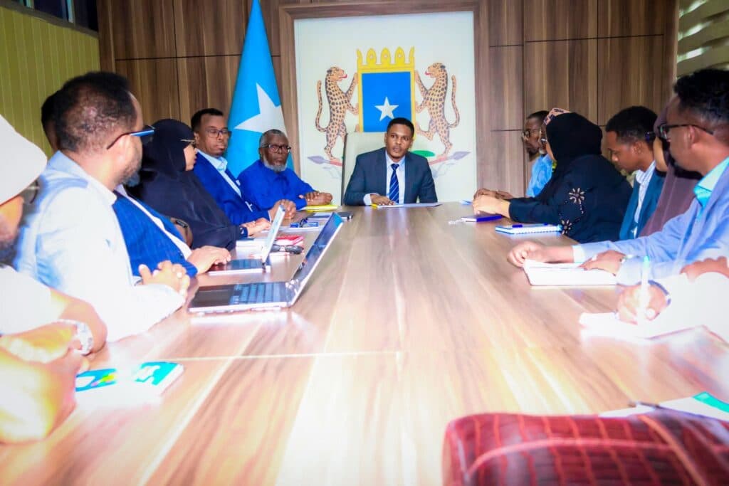 Somalia’s Information Minister Holds Introductory Meeting with Ministry Leadership