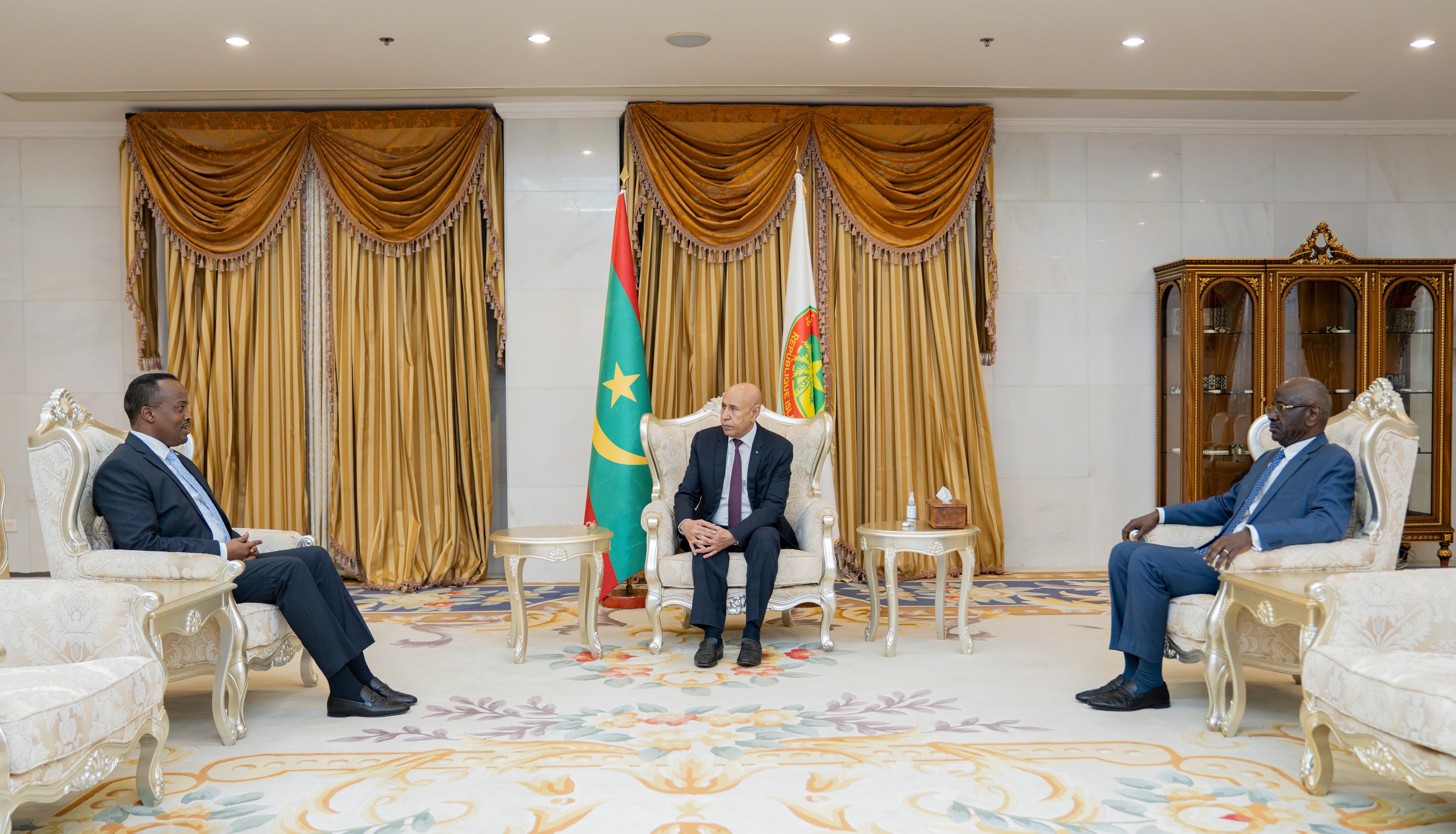 Sawir war oo la xiriira Safiirka Soomaaliya Yusuf Axmed Xasan oo Xaqiijiyay Aqoonsigiisa Madaxweynaha Mauretaniya