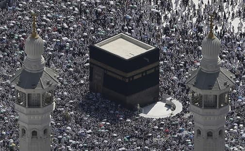 Sawir war oo la xiriira The Pilgrims Who Stood in Front of the Minister’s Car: Somalia’s Hajj Crisis Erupts in