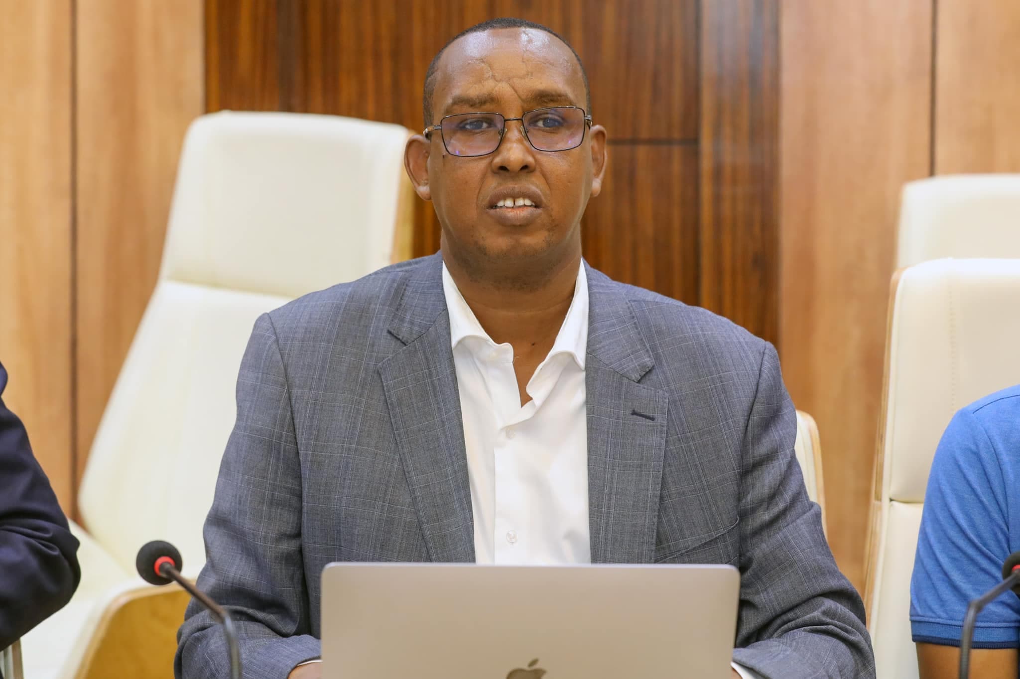Sawir war oo la xiriira Macallimuu oo ku baaqay in tallaabo milatari laga qaado mucaaradka haddii…