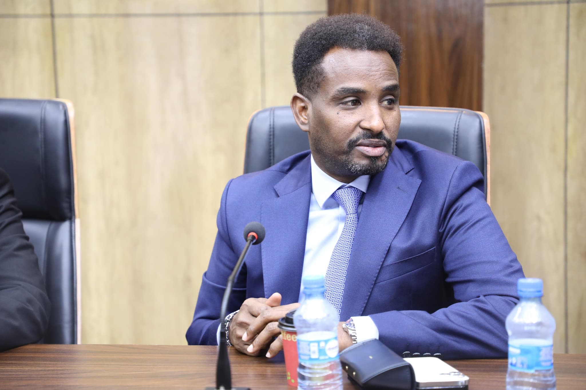Saadaq Joon oo hanjabaad u diray madaxweyne Xasan