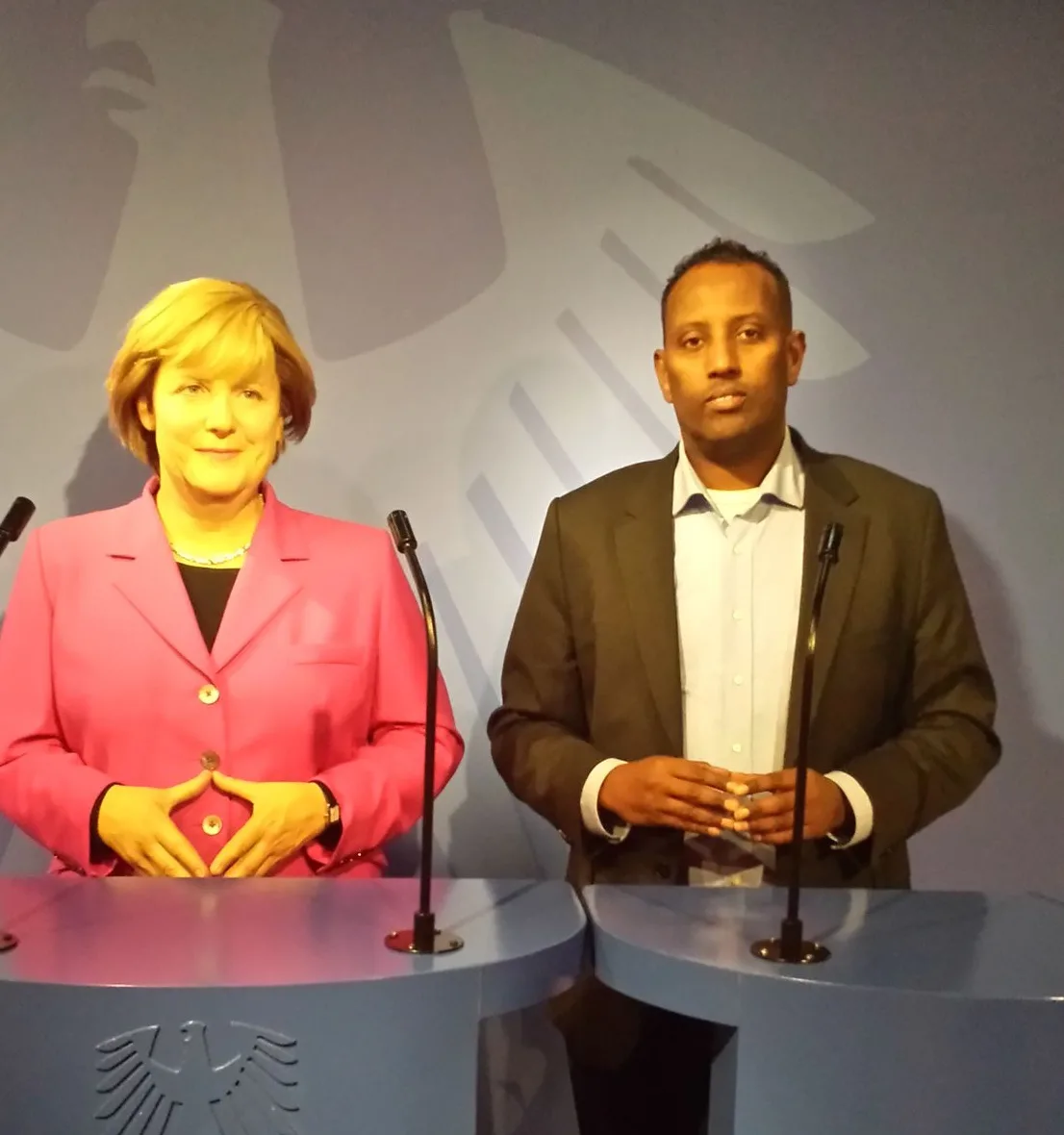 Dowladda Holland oo amar adag kasoo saartay weerarada lala beegsado qaxootiga.