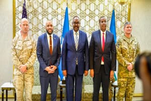 Wakiilka Maraykanka oo la kulmay hogaamiyayaasha Puntland ee Garowe si ay uga wada hadlaan amniga, siyaasadda