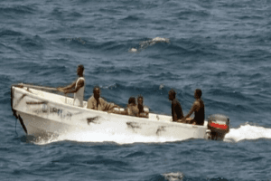Sawir war oo la xiriira Markab shidaal ah oo ku dhow Soomaaliya ayaa toogtay digniin si uu uga saaro soo dhaweyn