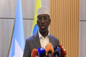 Former Somali president accuses Somali government of blocking movement, cutting services