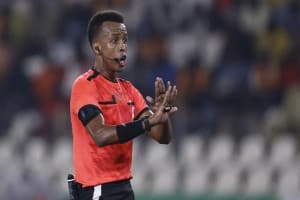Federation-ka Soomaaliya ayaa sheegay in aan weli la ogeyn sababta loo diiday garsoore Omar Artan inuu galo Maraykanka