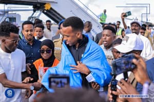 Somali World Cup referee denied entry to US arrives home to hero’s welcome